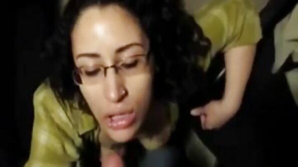 Pelacur berambut pendek bokep single mom sedang ditembus dalam video gonzo